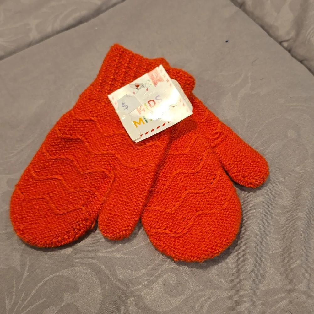 ❤️10/$13 New kids mittens